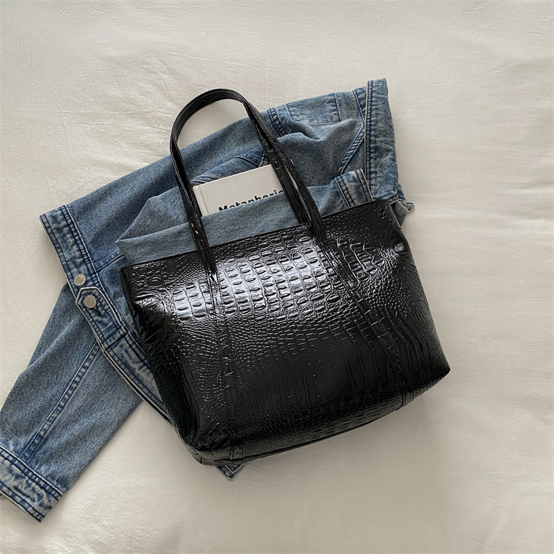 Bolsos de alta calidad de gran capacidad para mujeres 2024 nuevo otoño / invierno de moda bolso de hombro para trabajar bolso de viaje universal