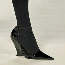 2024春季新款欧美高跟女鞋尖头中空坡跟漆皮凉鞋一件代发漆皮中空