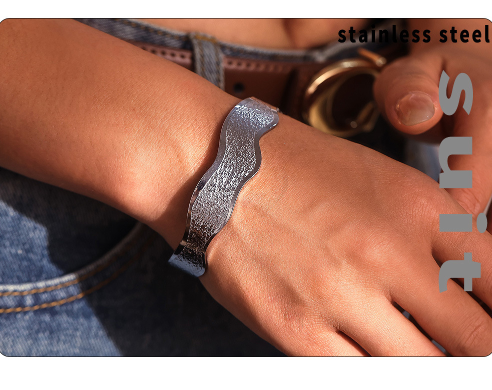 Personalized Square Sugar Ripple C-shaped Titanium Steel Bracelet_voghion.com