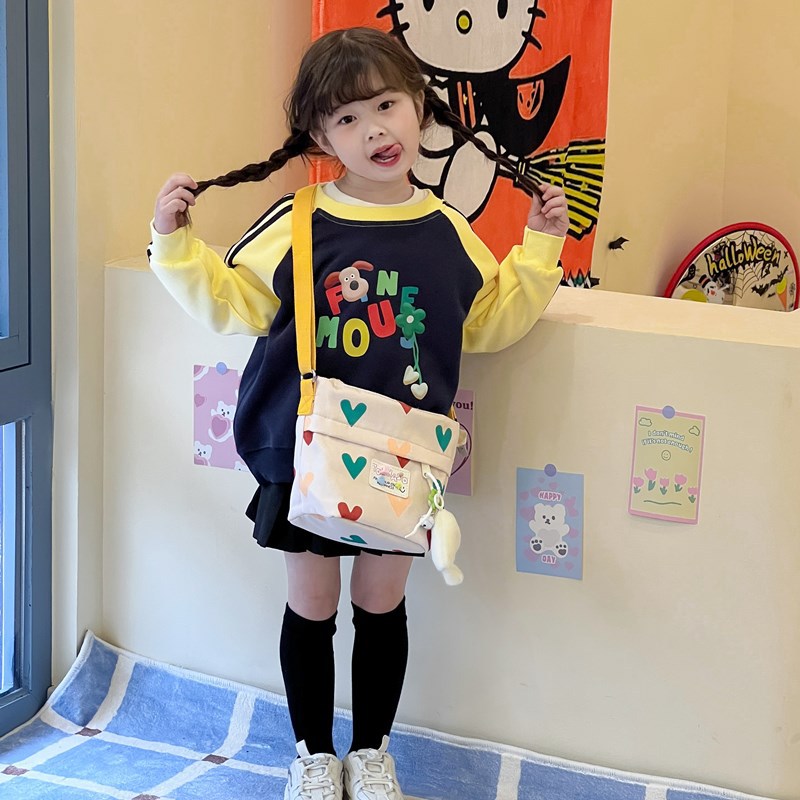 Bolso de hombro japonés pequeño fresco para niños y niñas dulce amor con colgante bolso de mensajero para niños nuevo bolso de lona para niños