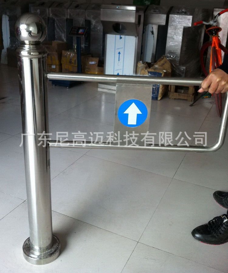不锈钢超市单向门超市进出口器通道护栏立式手动推拉摆闸门禁闸机