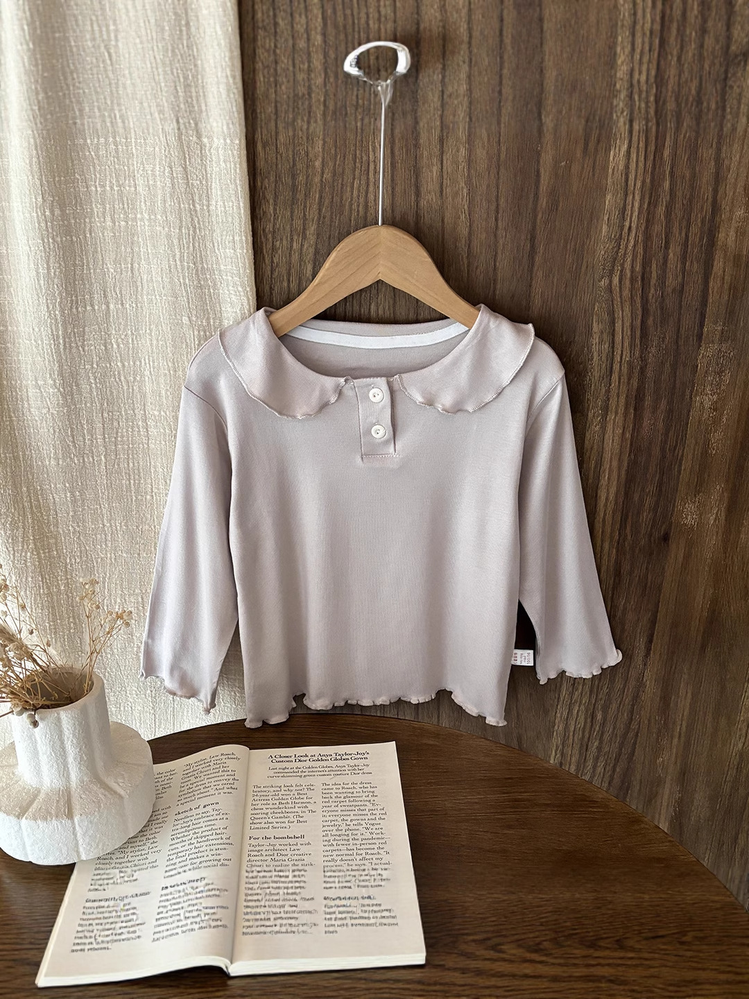 Camiseta de base para niñas delgada estilo extranjero 2025 primavera y otoño nuevo bebé femenino en una sola camiseta de manga larga con solapa de lana 6 años de edad