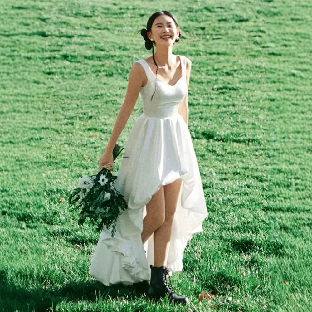 小个子法式轻婚纱森系缎面出门纱礼服简约新娘领证登记旅拍小白裙