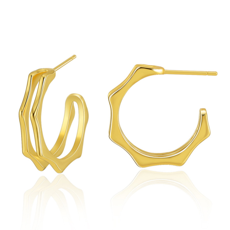 Nuevos Pendientes De Moda Europeos Y Americanos, Pendientes De Estilo Minimalista Brillante En Forma De C, Chapado En Cobre, Pendientes De Personalidad Huecos De Oro Real De 18k display picture 2