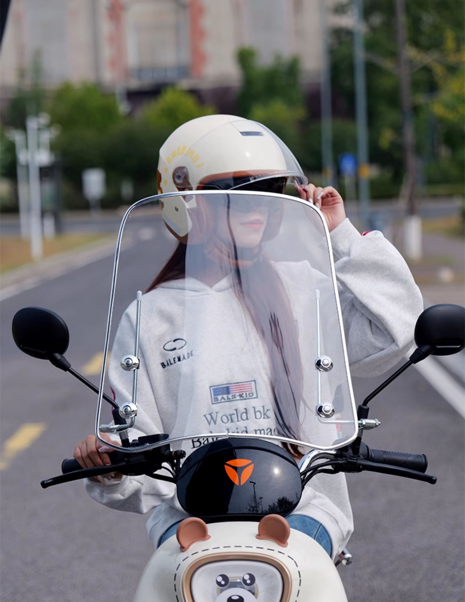 Electric Vehicle Front Windshield Made of Plexiglass, Specially Designed for Xinri Aima Electric Scooters, Windproof and Rainproof, Universal for Motorcycles
