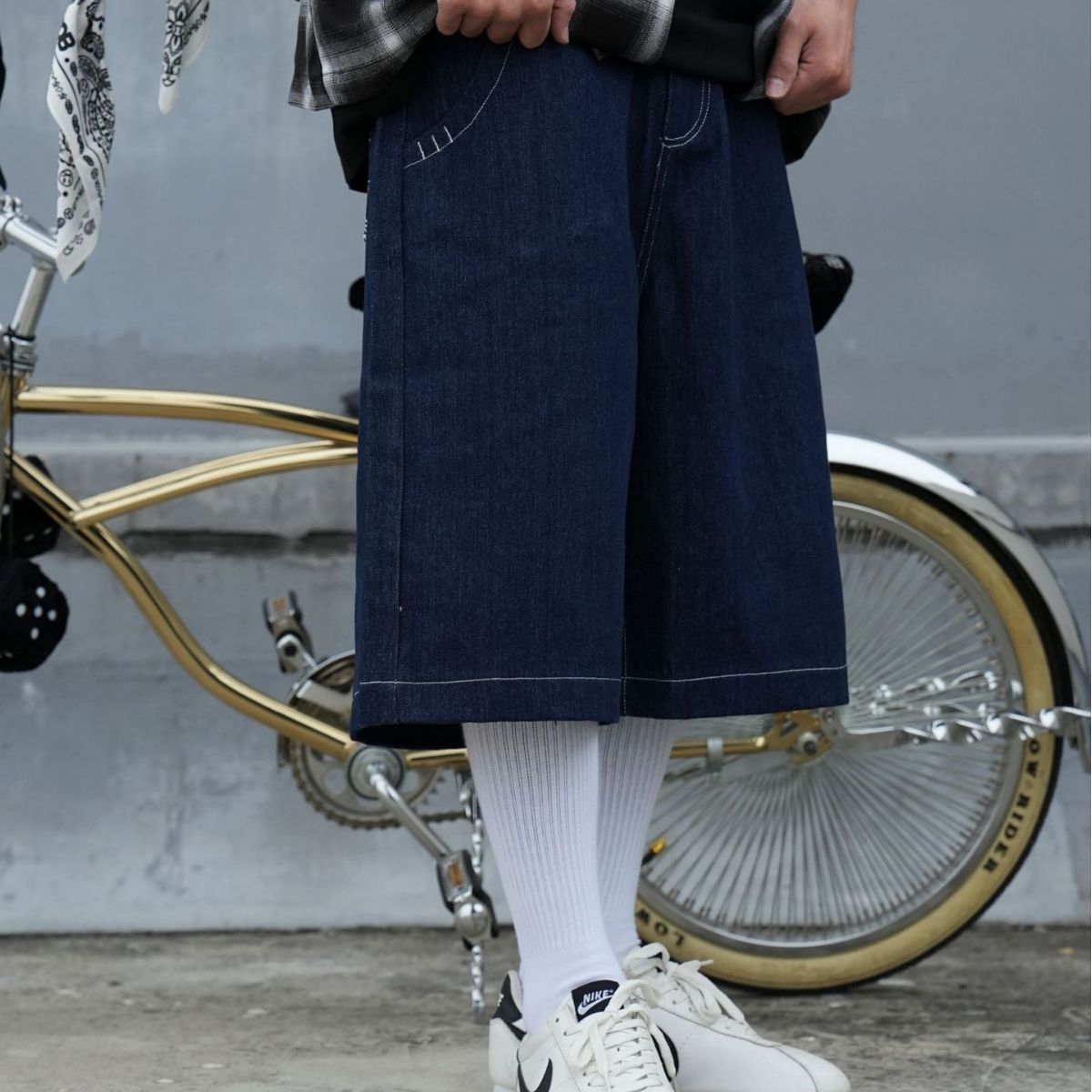jeansshorts för män Amerikansk version original cow skapar mildt tvättade knälånga jeans med broderade jeansshorts i Chicano-stil_voghion.com