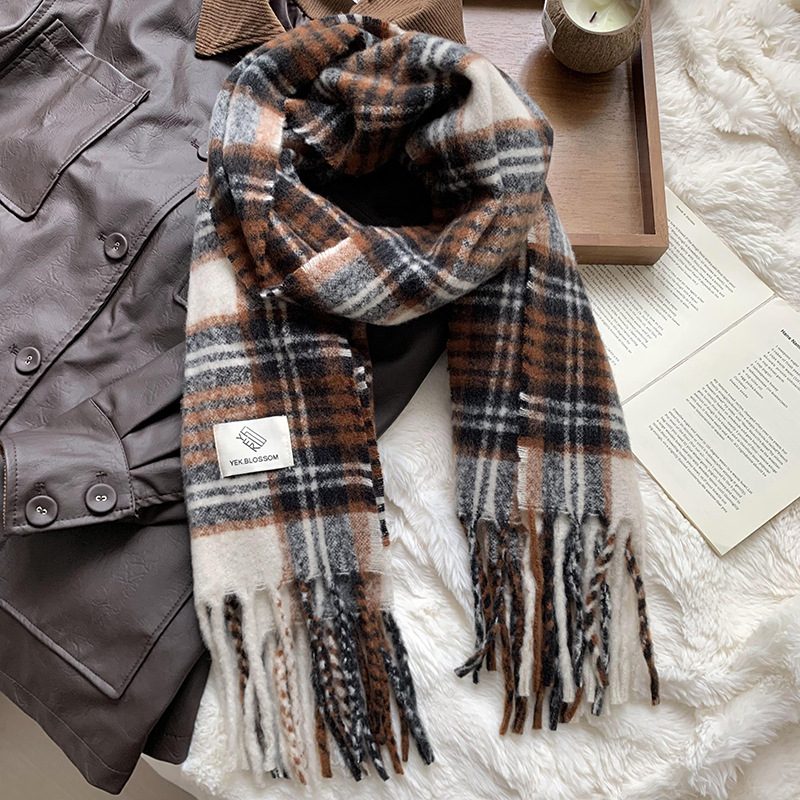 Bufandas para mujeres de alta calidad coreana otoño / invierno 2025 nuevo estilo de imitación de cachemira cuadricada escuela de estilo de suela bufandas cálidas