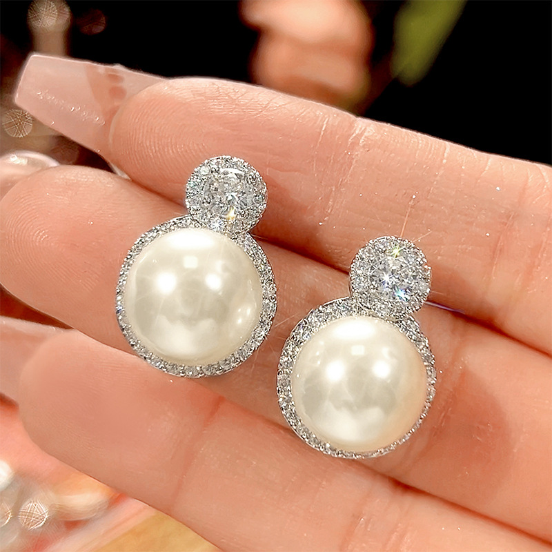 Colar com pingente elegante de pérola e pedra preciosa dourado_voghion.com