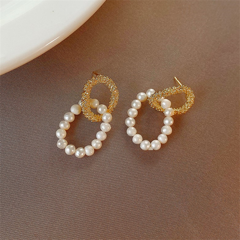 South Korea's High-end Pearl Summer New Earrings Personality Fresh Temperament Niche Design Earrings display picture 4