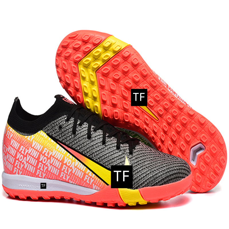 Zapatos de fútbol Assassin 16 con tacos bajos – Antideslizantes y resistentes, para césped artificial, competición y entrenamiento.