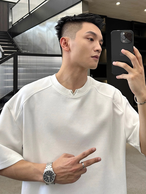 夏季男士短袖T恤高级感简约宽松上衣显肩宽小V设计款t恤上衣男士|undefined