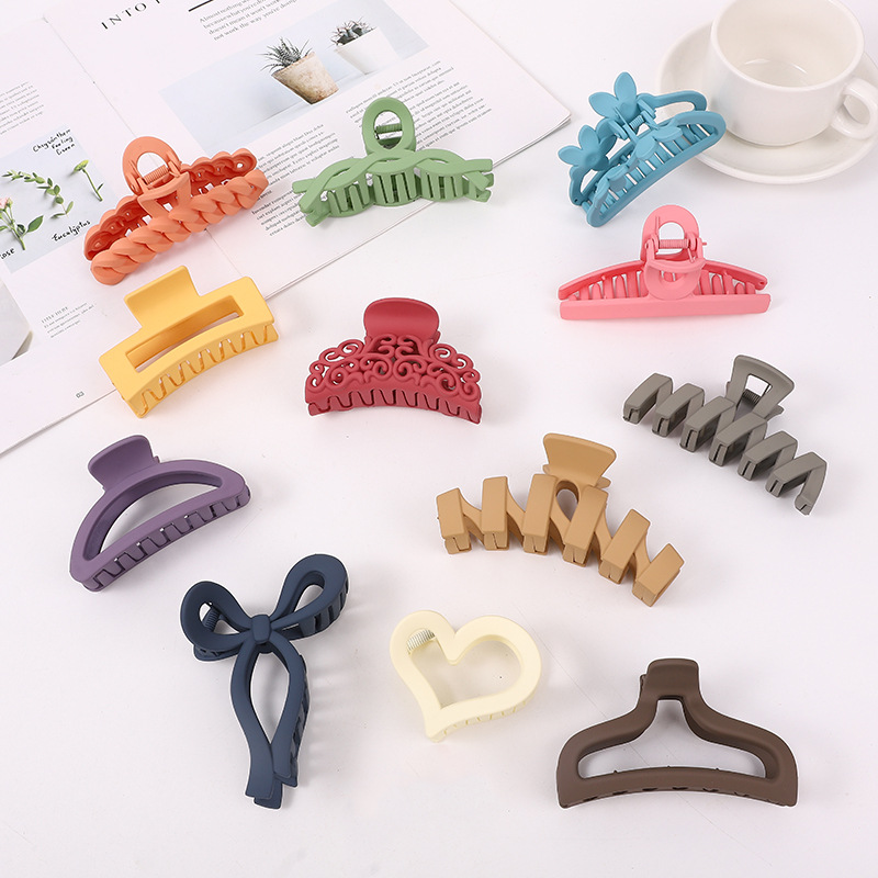 Amazon pintura de goma pinza de pelo grande tamaño pequeño y mediano horquilla de color sólido pinza de pelo dos yuanes tienda supermercado accesorios para el cabello accesorios para la cabeza Accesorios