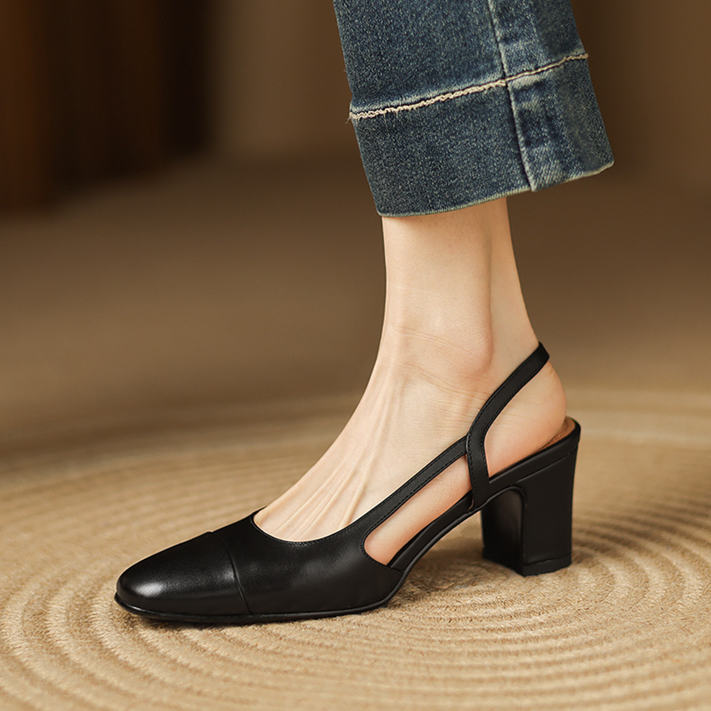 Sandal cao gót nữ mũi kín quai chéo buộc dây phong cách Hàn Quốc — đen