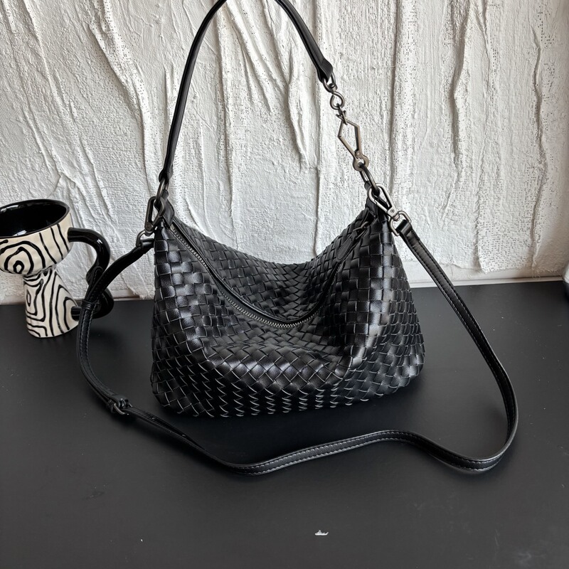 Cowhide Woven Lunch Box Bag, Dumpling Bag, Dog Walking Bag, Lazy Style Double Shoulder Strap Armpit Bag, Hand-Held Cross-Body Bag for Women Cowhide Woven Lunch Box Bag, Dumpling Bag, Dog Walking Bag, Lazy Style Double Shoulder Strap Armpit Bag, Hand-Held Cross-Body Bag for Women