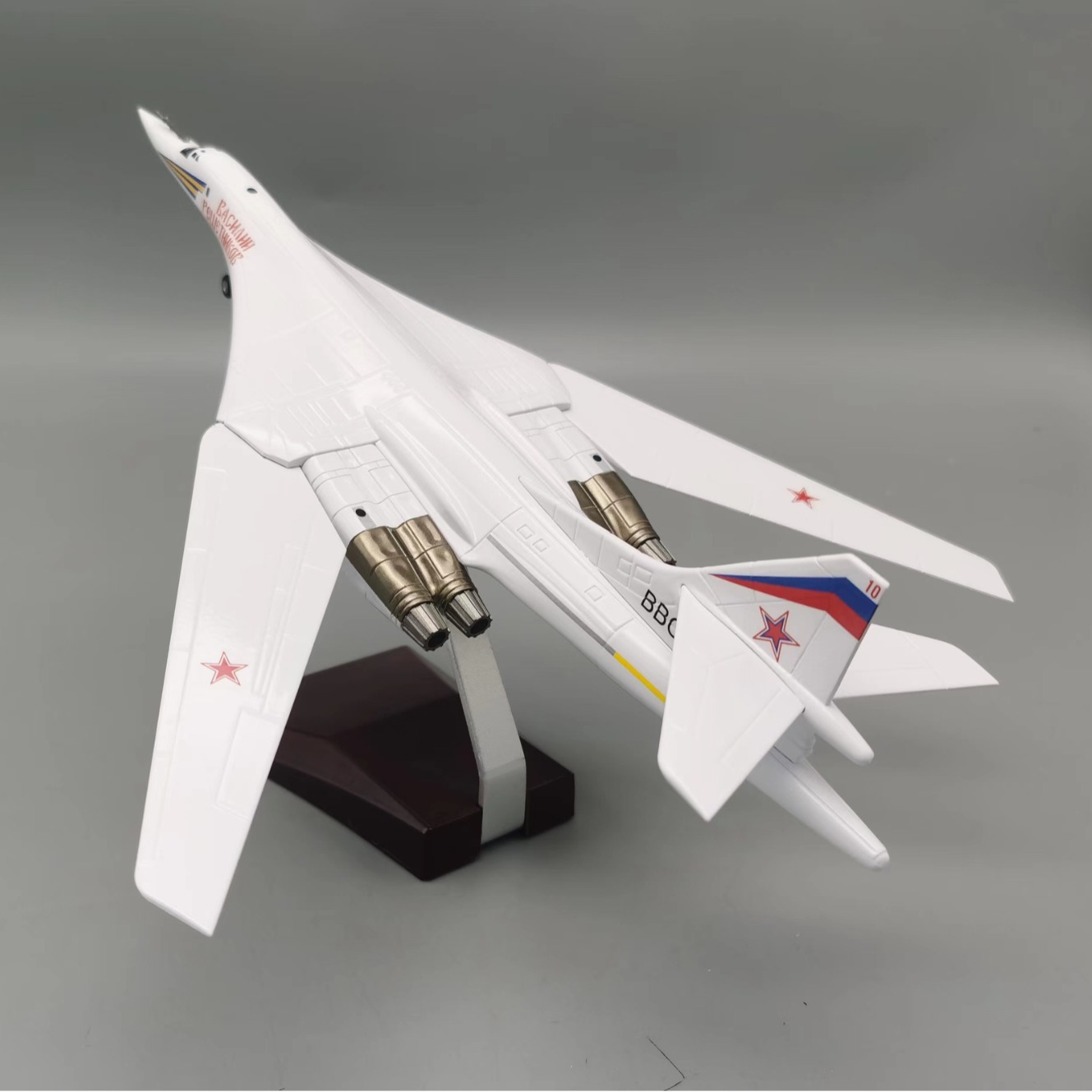 1:144俄罗斯图-160远程轰炸机模型TU-160白天鹅轰炸机飞机模型