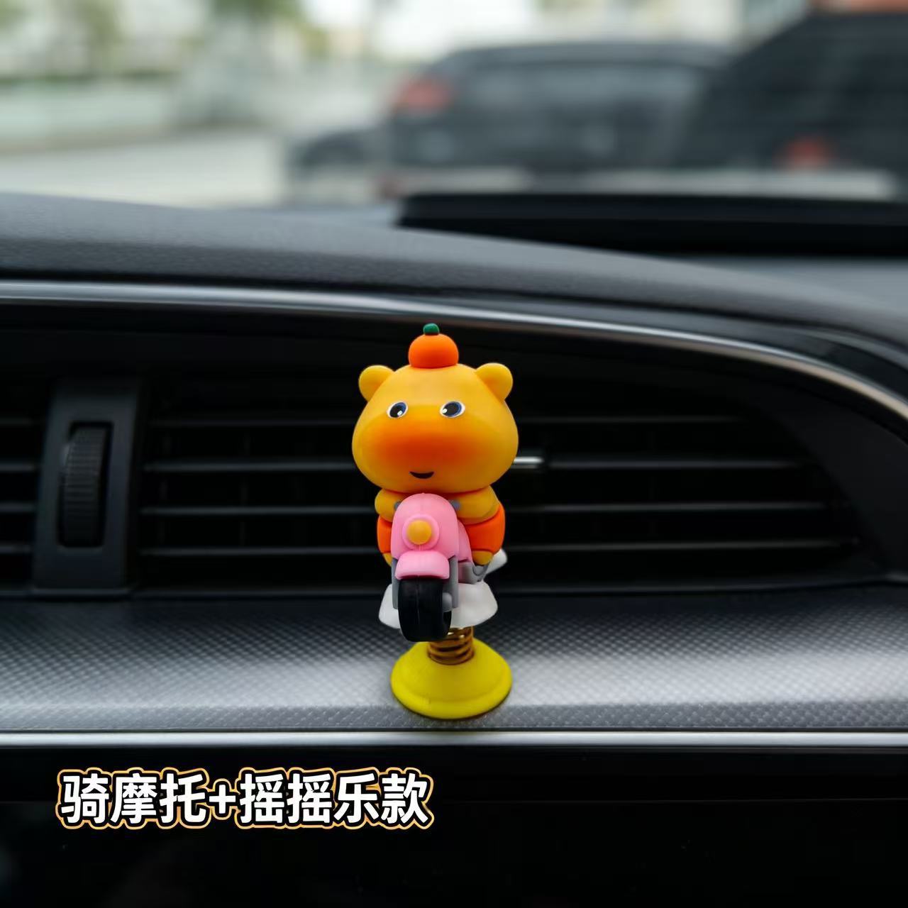 Super sweet capybara little Lulu car ornament, cartoon spring bouncy toy, car dashboard decoration, in stock