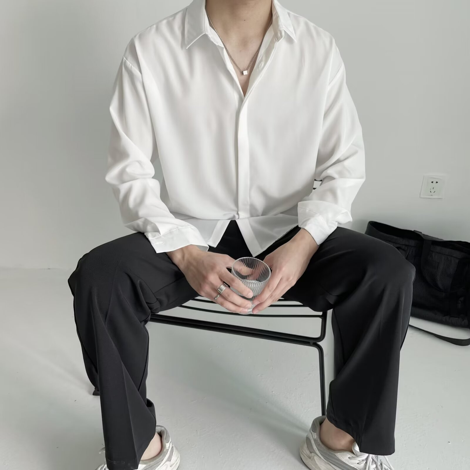 新款轻熟韩风宽松长袖衬衫男春秋季上衣潮流高级垂感纯色免烫衬衣