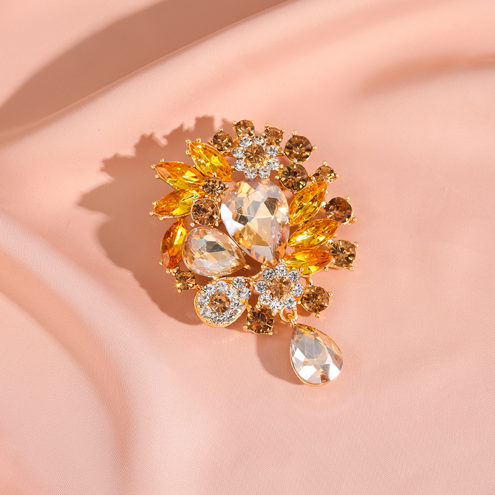 Crystal Brooch High-end Women's Luxury Elegant Corsage Exquisite High-end Sense Coat Elegant Pin Accessories for Suits