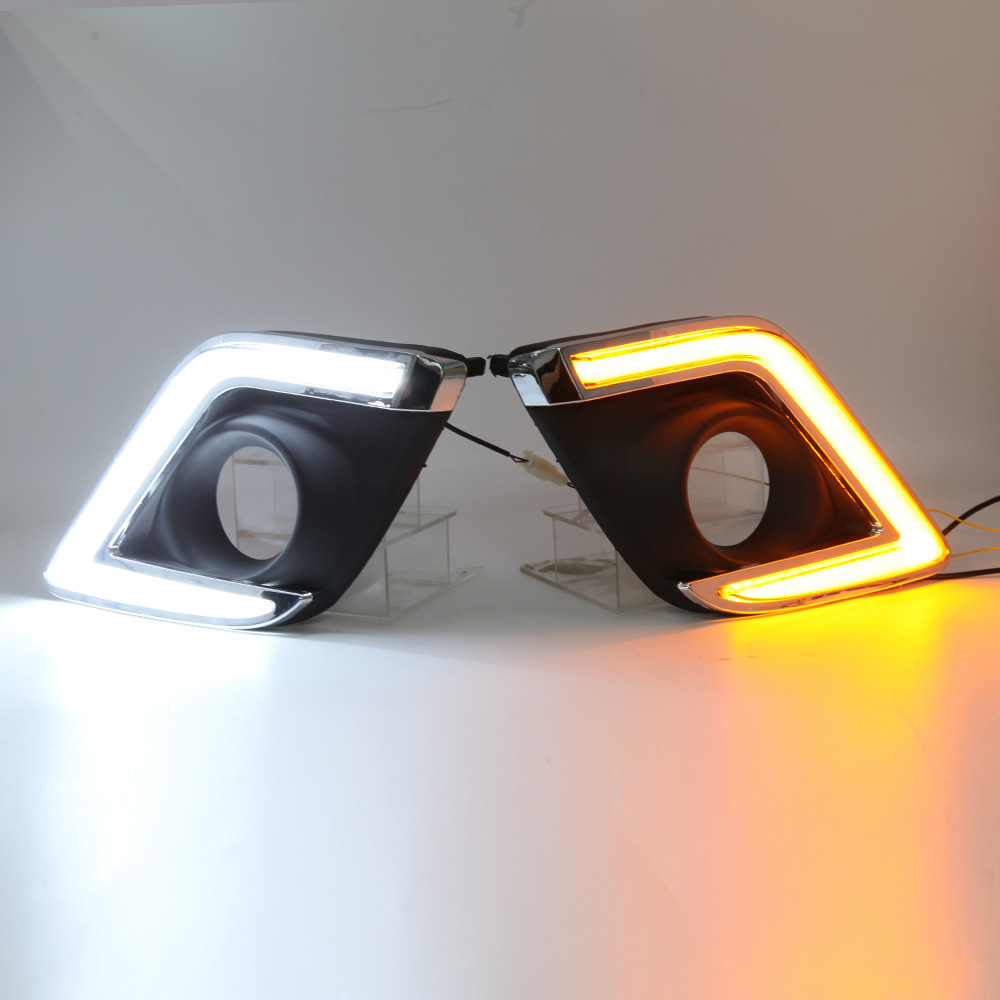 Adecuado para 15-16 Toyota REVO HELAX Luz de marcha diurna LED Luz de marcha diurna con luz de niebla de dirección