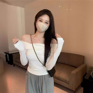 Off-shoulder velvet long-sleeved T-shirt women's autumn and winter chic slim temperament short undershirt warm top