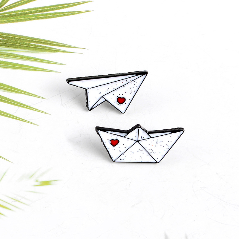 Simple Style Pin Heart Shape Paper Airplane Alloy Stoving Varnish Unisex Brooches display picture 4
