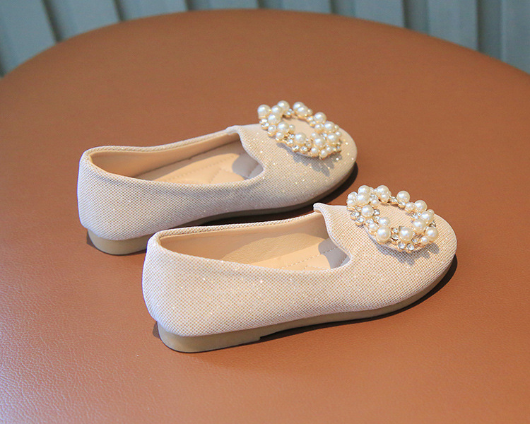 Sapatos de pele para menina estilo princesa com pérolas_voghion.com