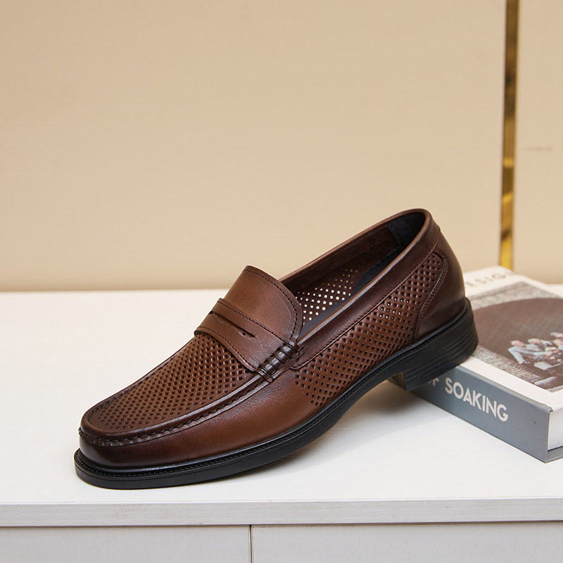 Leather hollow breathable men's business casual leather shoes cover foot punching professional men's shoes_voghion.com