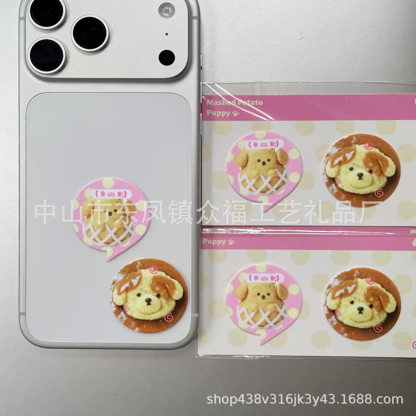 Directly supplied by the manufacturer, the microfiber screen cleaning wipe can be applied to the back of the phone to remove dust and can be customized with a logo