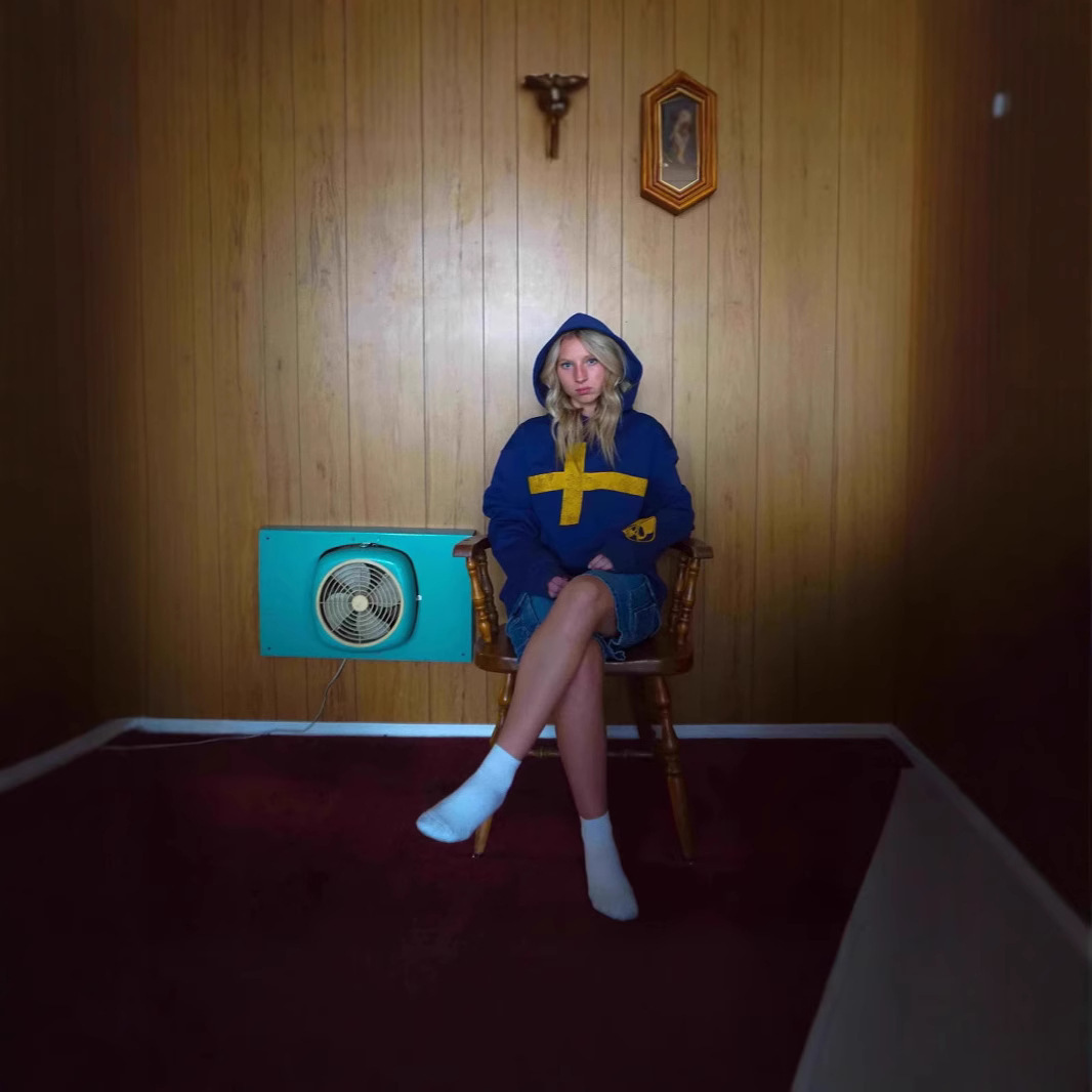 ​​Unisex Retro Cross Print Hoodie - Streetwear Pullover Sweatshirt For Men & Women​​_viptrois.com