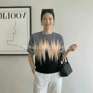 厂家直供2026夏季新款褶皱花纹圆领时尚百搭宽松渐变色T恤上衣女