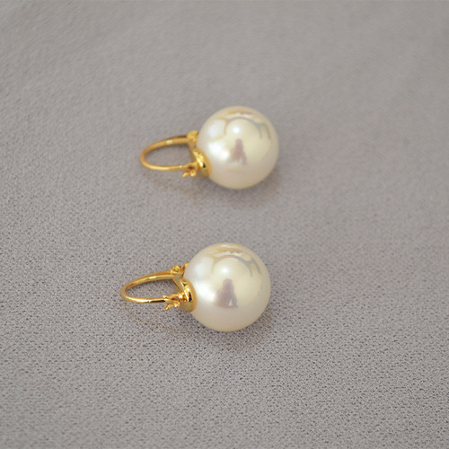 Korean version of high-gloss colorful large pearls, simple and versatile, daily commuting, fashionable OL brass gold-plated earrings, earrings and earrings