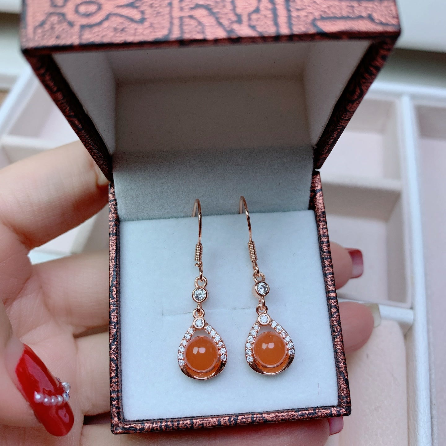 공장 도매 사우스 레드 (마노) 귀걸이 천연 사우스 레드 부티크 이어 후크 원시 광석 BAOSHAN 남쪽 레드 아이스 레드 귀걸이