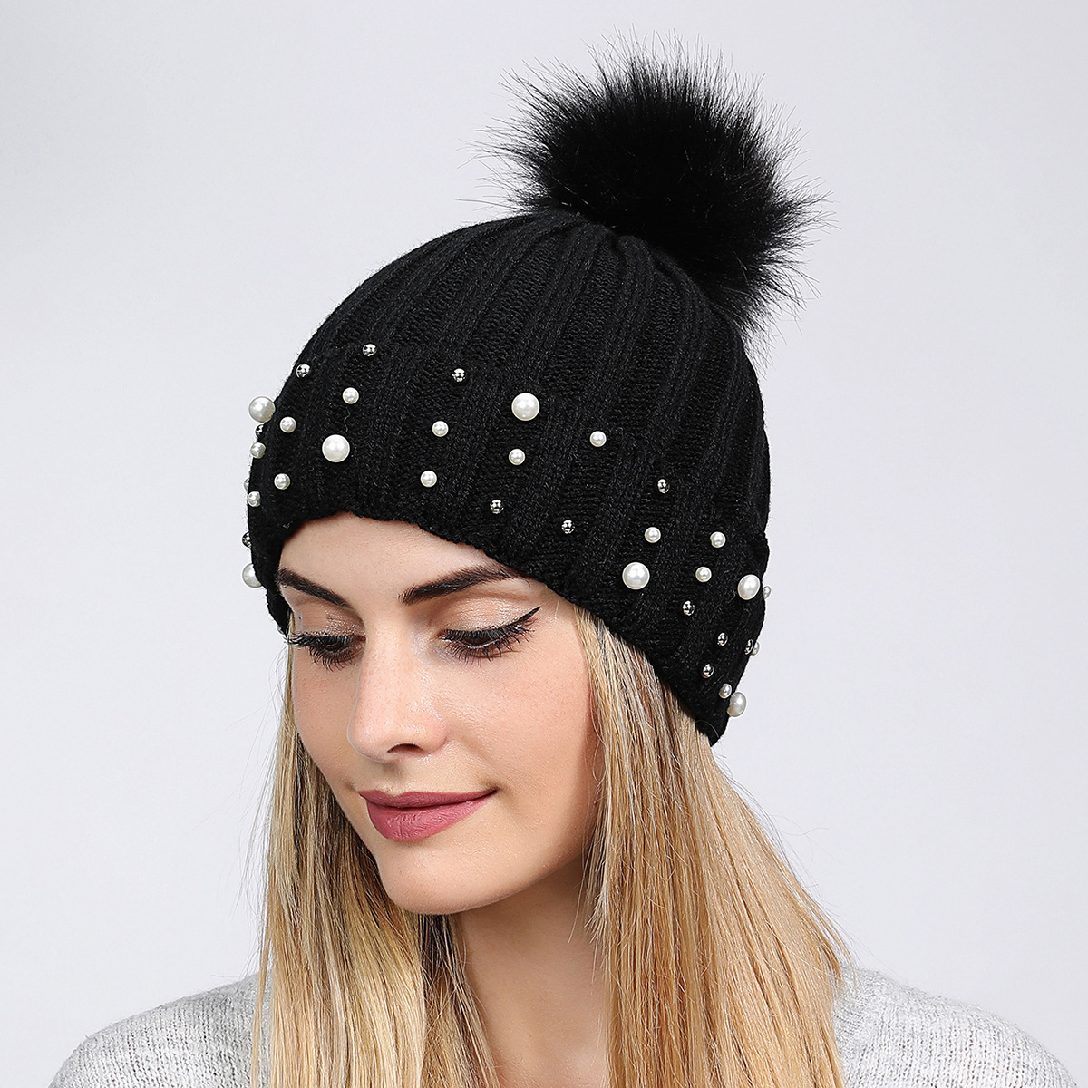 Women's Fashion Solid Color Pom Poms Pearl Crimping Wool Cap display picture 1
