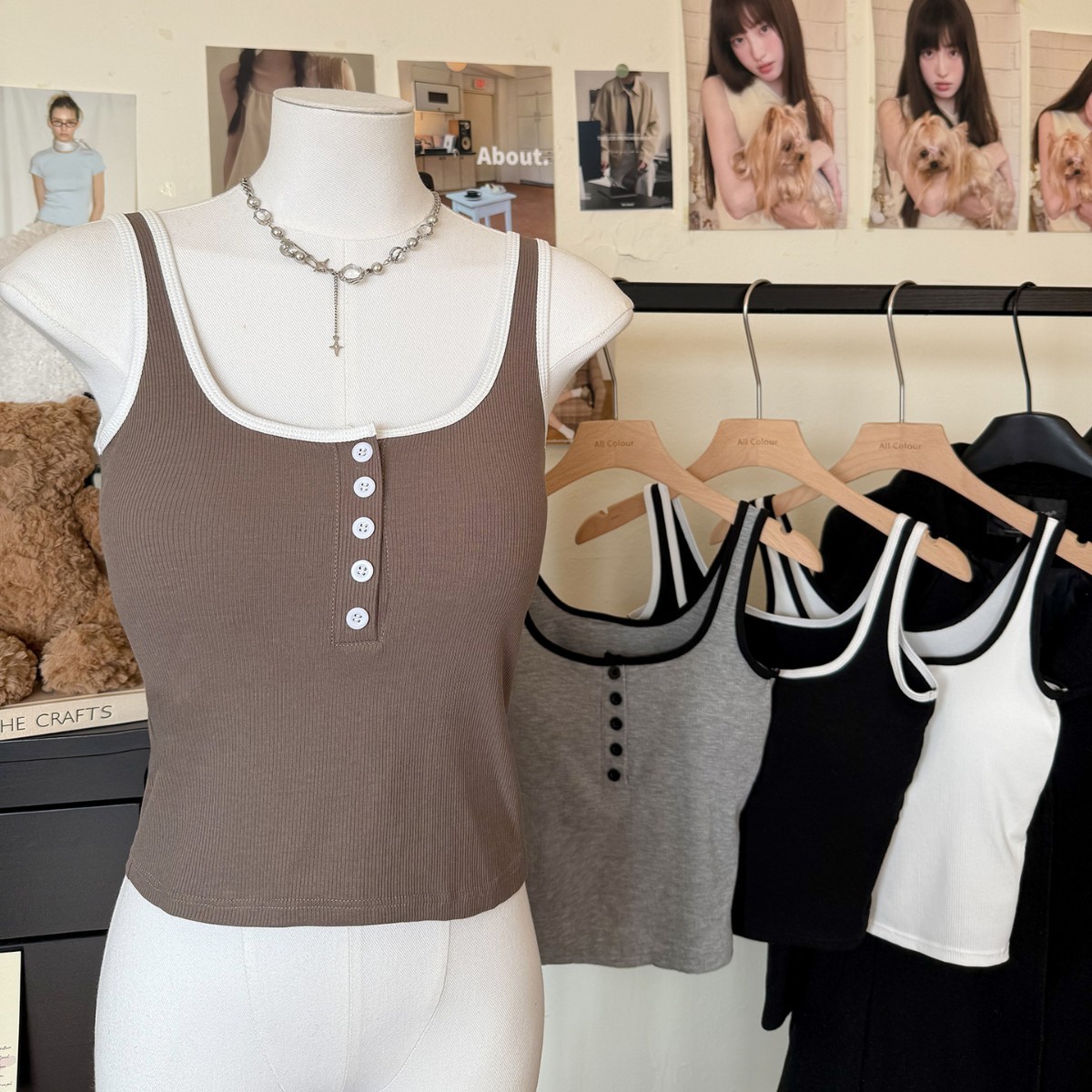 2025 nueva camisola de color de contraste de espalda hermosa para mujer almohadilla fija para el pecho interior y exterior con botones de uso exterior chaleco de fondo de todo fósforo para mujer