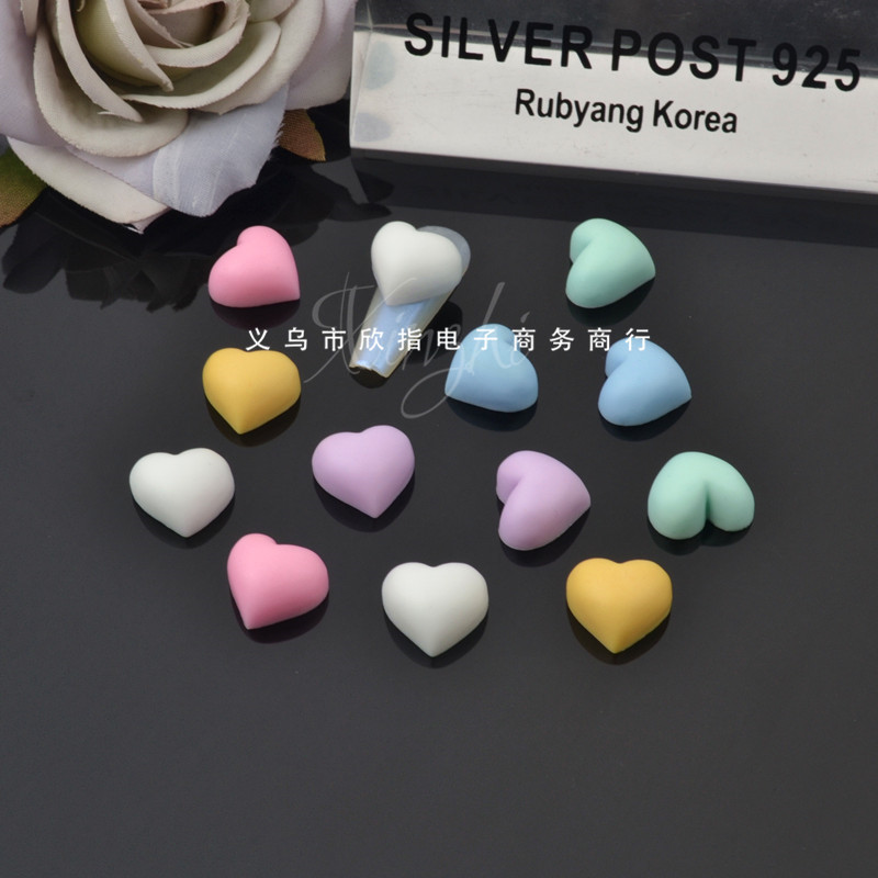 Accessory for manicure heart-shaped heart shaped