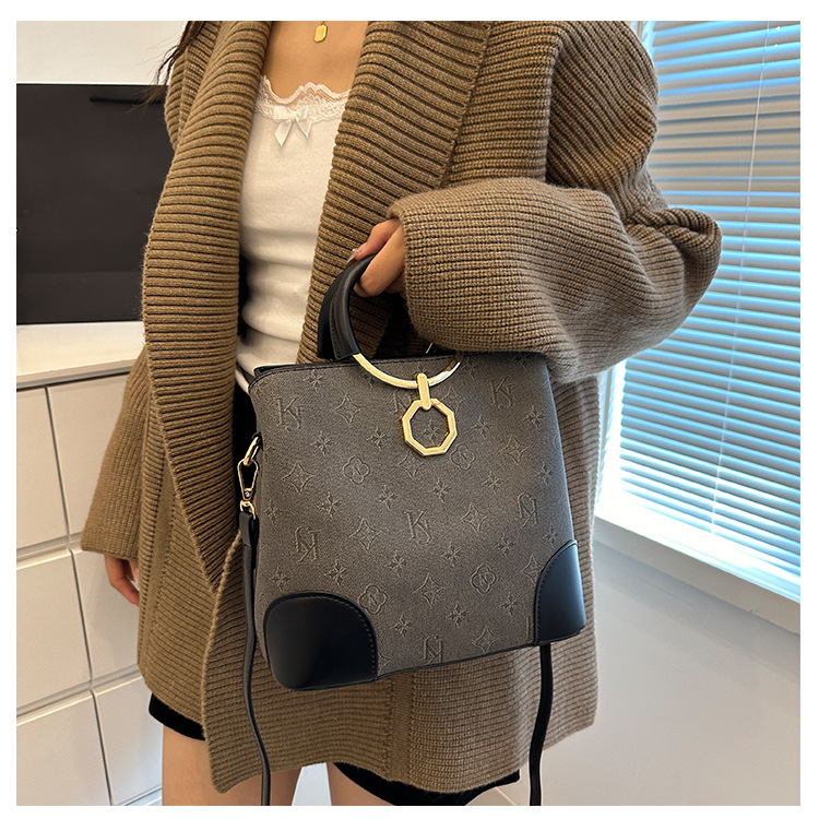 1029g Weight Polyester Lining Material Zipper Closure Type Single Shoulder Strap Strap Type Crossbody Bag Bags Type Casual, Daily, Shopping Occasion Pu Leather Material Letter Pattern All Seasons Season Women's Gender Classic Style Style Bucket Shape Women's Pu Leather Letter Classic Style Bucket Zipper Crossbody Bag 11