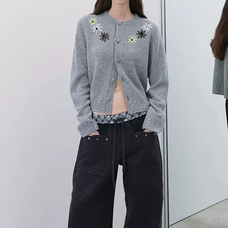 sagestu两色短款手缝镂空挑洞花绵圆领毛衣女开衫针织外套新款纯