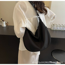 跨境慵懒风文艺牛津布斜挎包女2025新款休闲帆布包单肩饺子包时尚