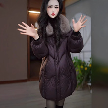 香依女装中年妈妈鹅绒服2025冬季新款时尚气质保暖加厚妈妈装外套