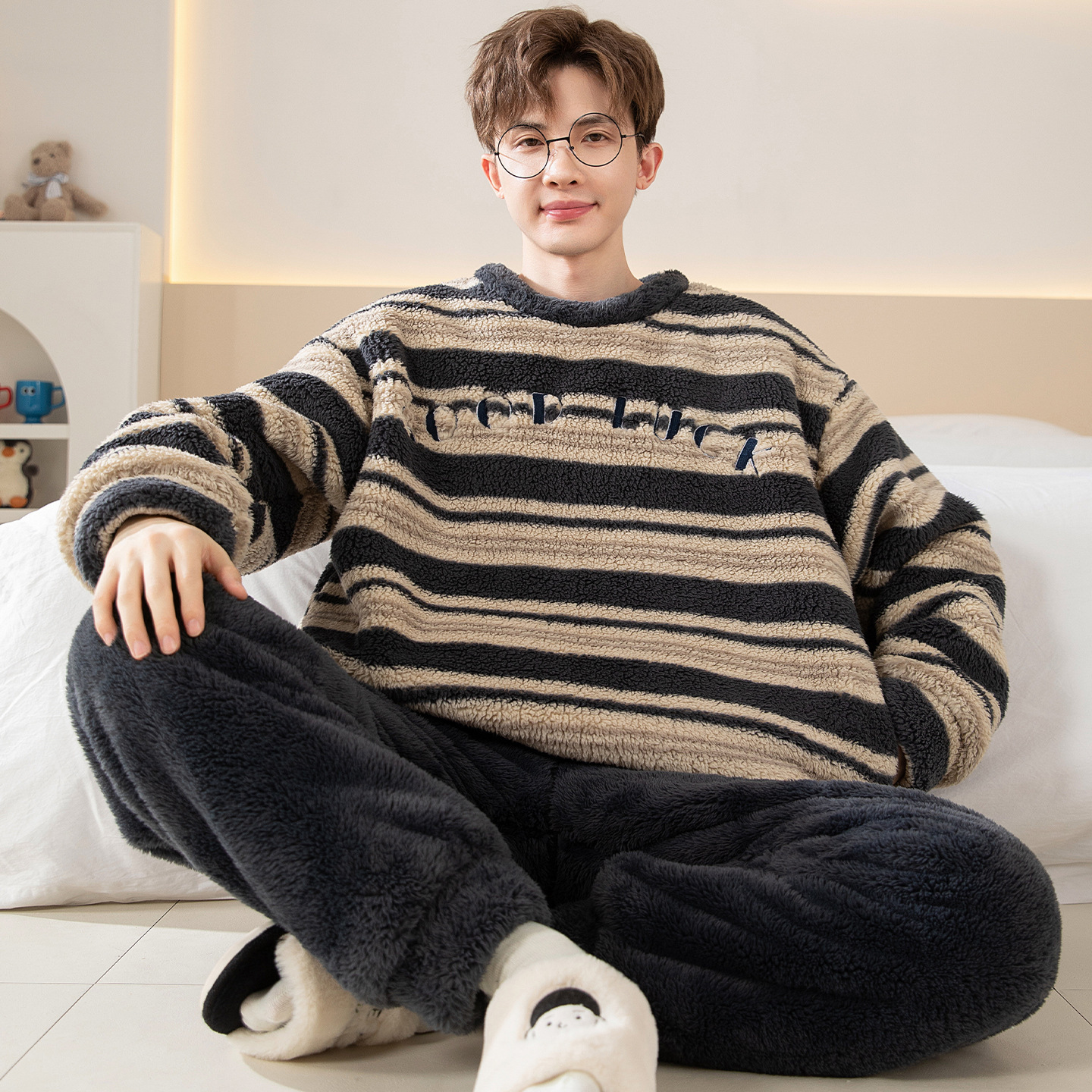 Soft Half-Velvet Pajamas for Men Winter Round Neck Long-Sleeved Warm Large Size 100kg Youth Home Wear Set