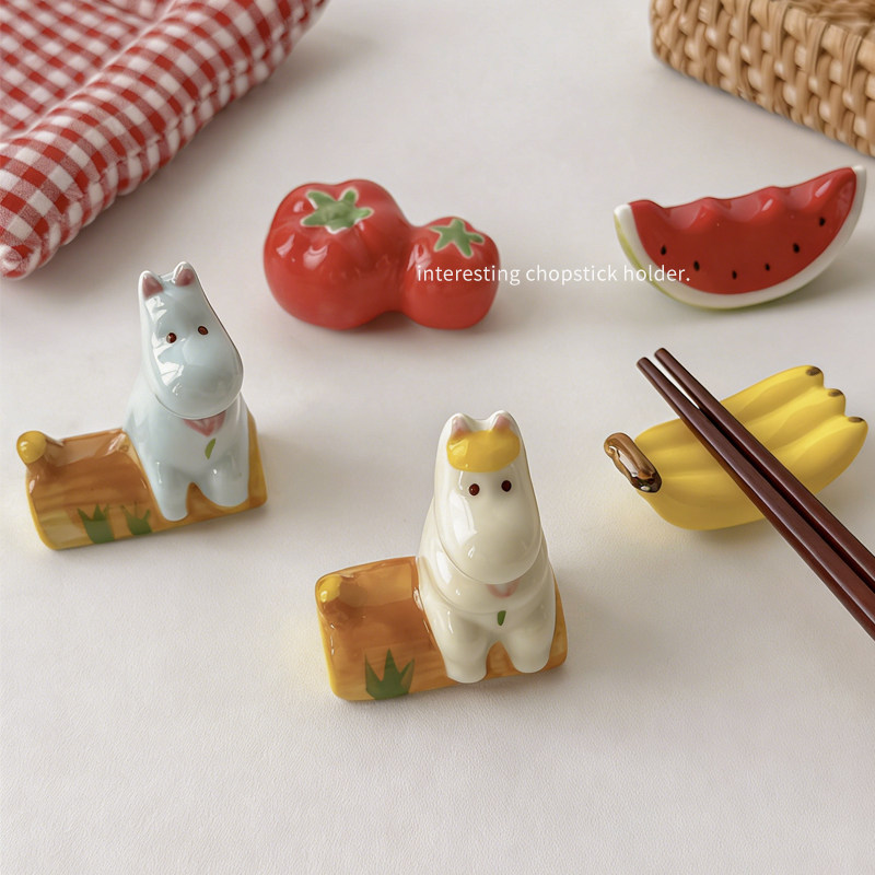High-End New Japanese-Style Table Decoration Rack for Home Use, Cute Ceramic Chopstick Holder, Chopstick Stand