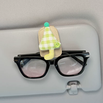 Sürətlər qutusu və əl tormozu başlıqları, Clip, In-Car Sunglasses Storage Clip - green-checkered-umbrella-with-green-buttons-beige-glasses-clip