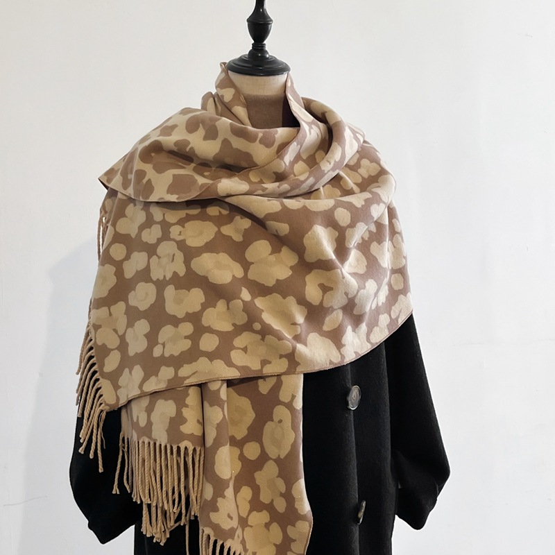 Nuevo estilo de moda de alta calidad imitación de cachemira bufandas de bordas de patrón de leopardo temperamento de cuadrilátero universal engrosado calentamiento buñuelo