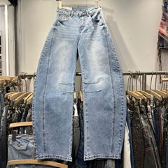 ヨーロッパ駅の百合カットラインのデザインのカーブナイフのジーパンの女性2025春の新型の高腰の広い足のカジュアルなズボン