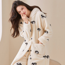 【鹿顶顶】300g秋冬季珊瑚绒睡衣女连帽长款大码熊猫家居服两件套