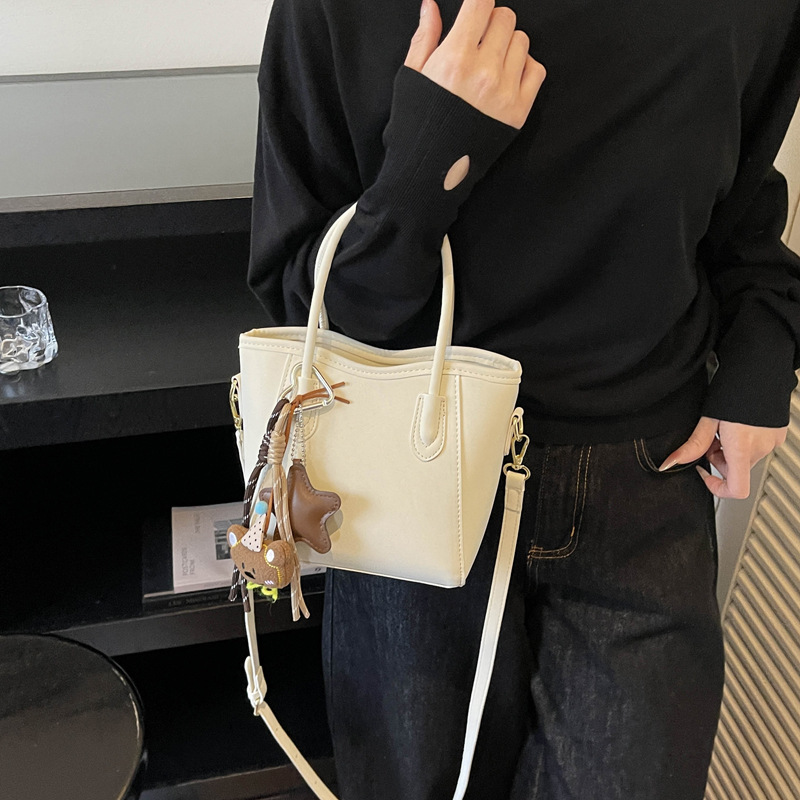 Cross-Border Wholesale of New Large-Capacity Women's Shoulder Handbags, Fashionable and Trendy Styles, One-Piece Dropshipping, High-End Bags