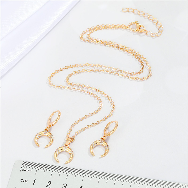 Europe And America Cross Border New Accessories Fashion Personality C- Shaped Earrings Necklace Simple Retro Diamonds Necklace Pendant Set display picture 2