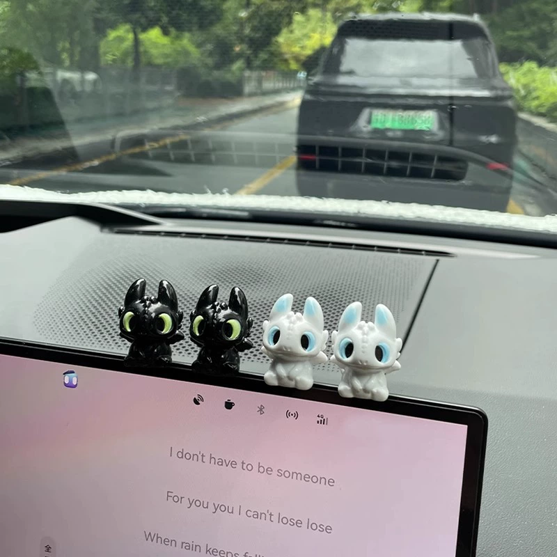 Кукла Night Fury Light Fury, милая беззубая кукла на центральной консоли автомобиля, лежащий маленький орнамент