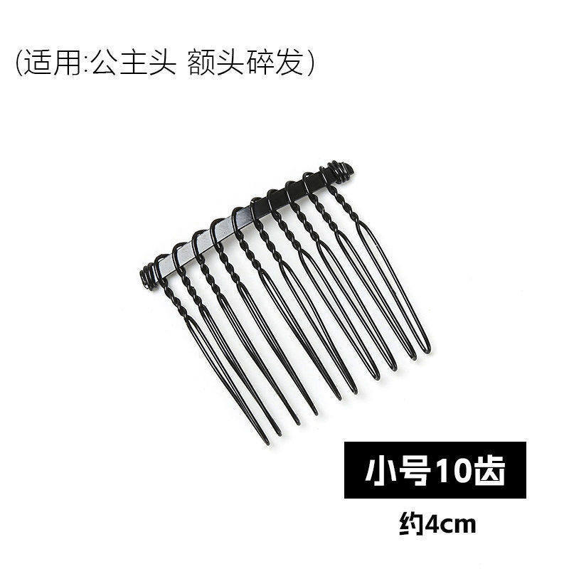 Small size, 10 teeth, approximately 4cm in length