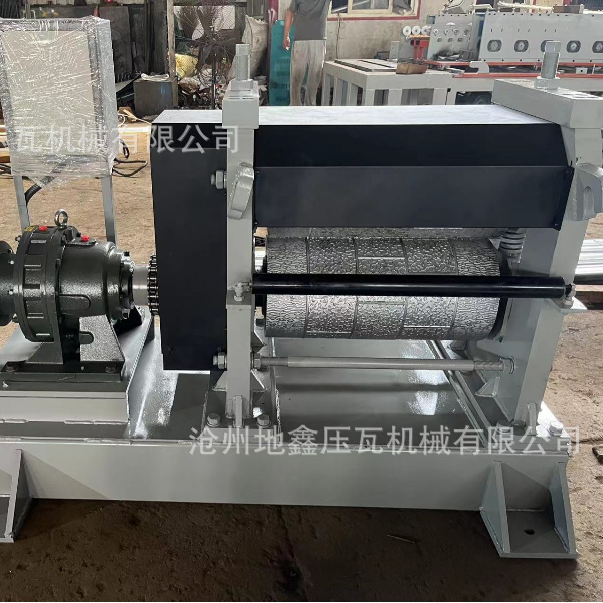 供应金属卷材压花机 砖块压花机  地鑫金属雕花板设备压瓦机